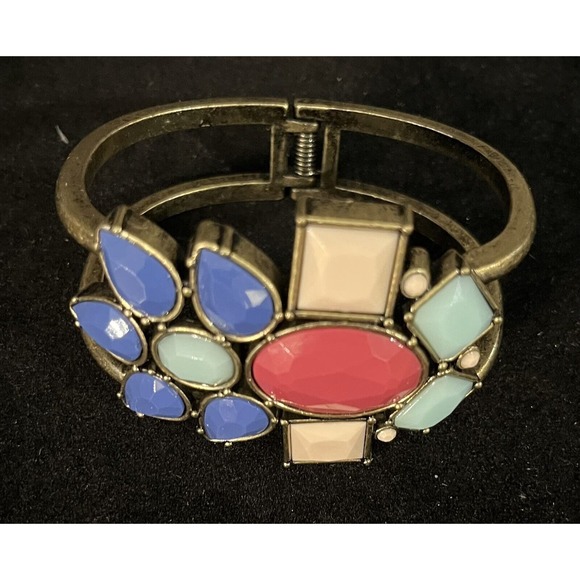 AVON NRT Deco Chunky Hinged Cuff Antique Gold Tone Bracelet Blues Pink - Picture 2 of 6